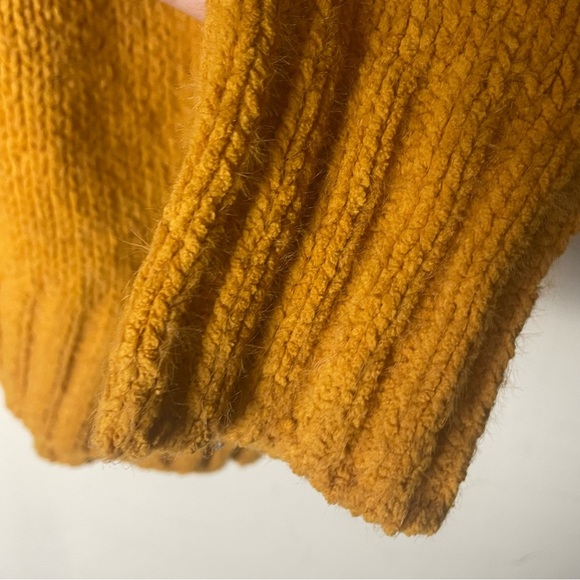Primark Soft and Cozy Mustard Yellow Turtleneck Sweater Size Medium - Picture 9 of 9